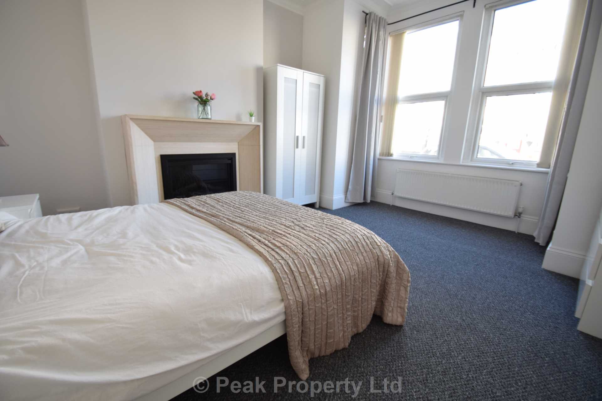 Room Westborough Road in Southend-on-Sea
