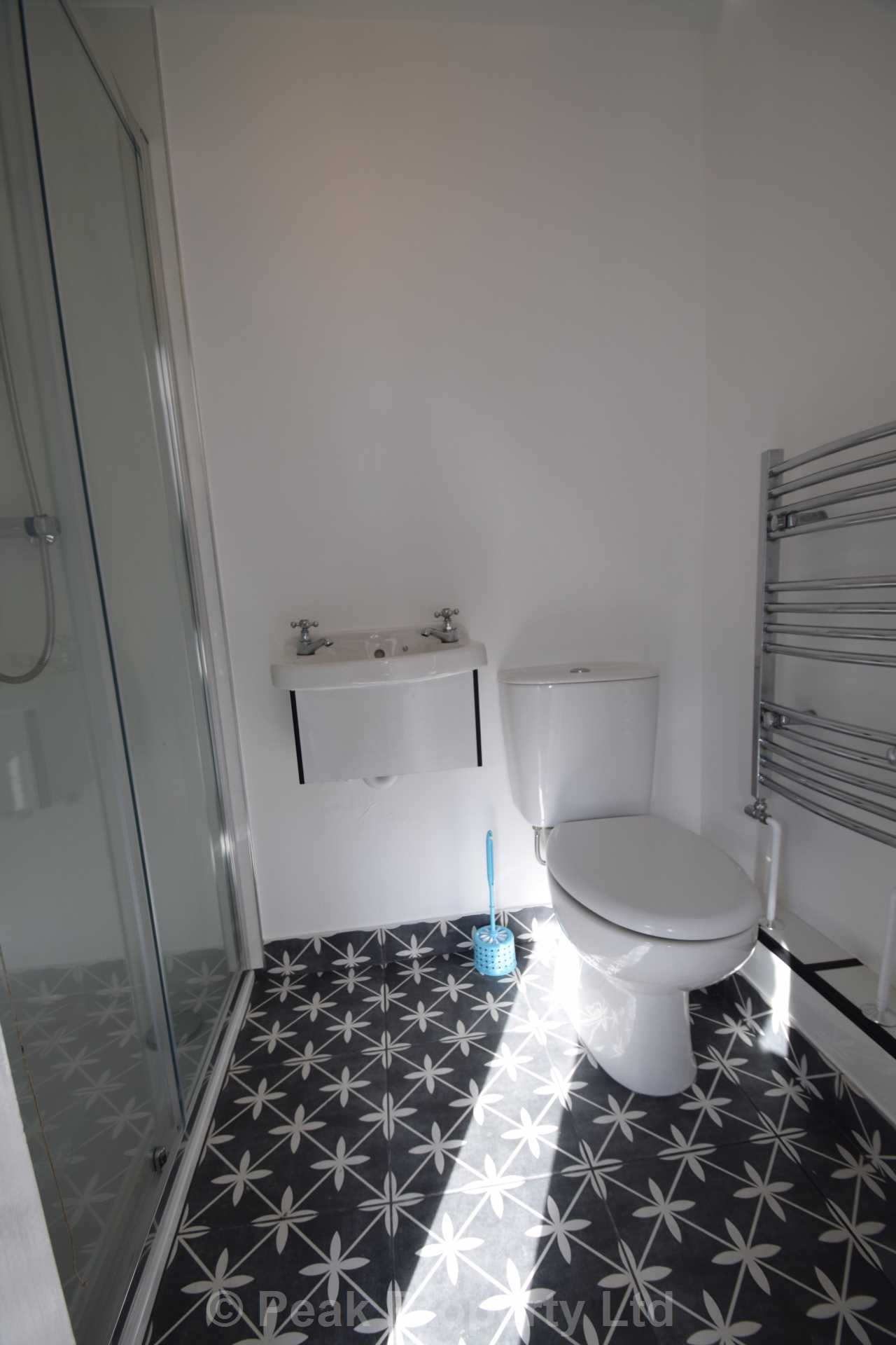 Room Westborough Road in Southend-on-Sea