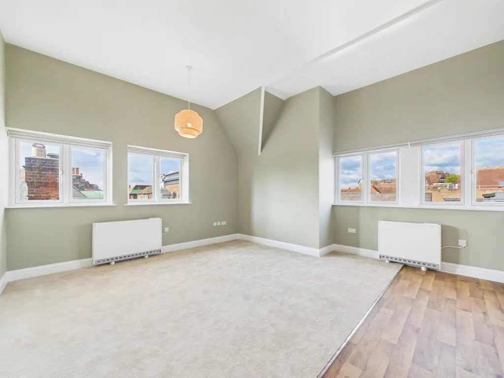 Flat Denne Road in Horsham
