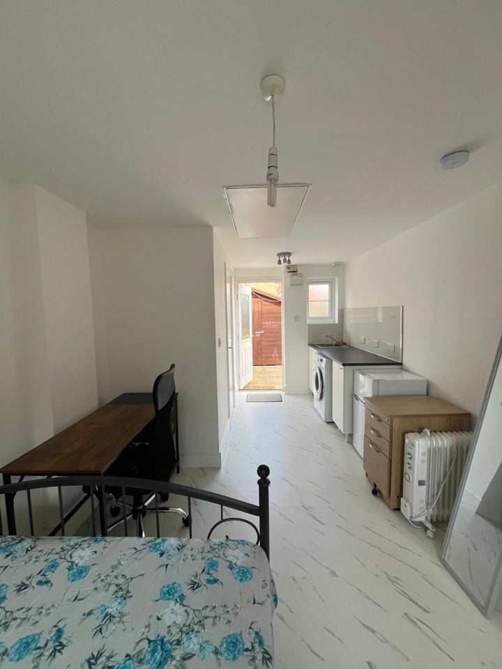 Room Boxall Way in Slough