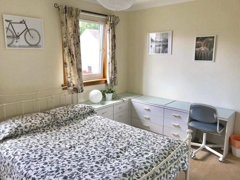 Room Gilmerton Dykes Crescent in City of Edinburgh