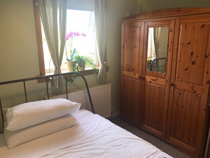 Room Gilmerton Dykes Crescent in City of Edinburgh
