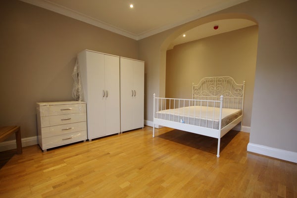 Room Great West Road in London