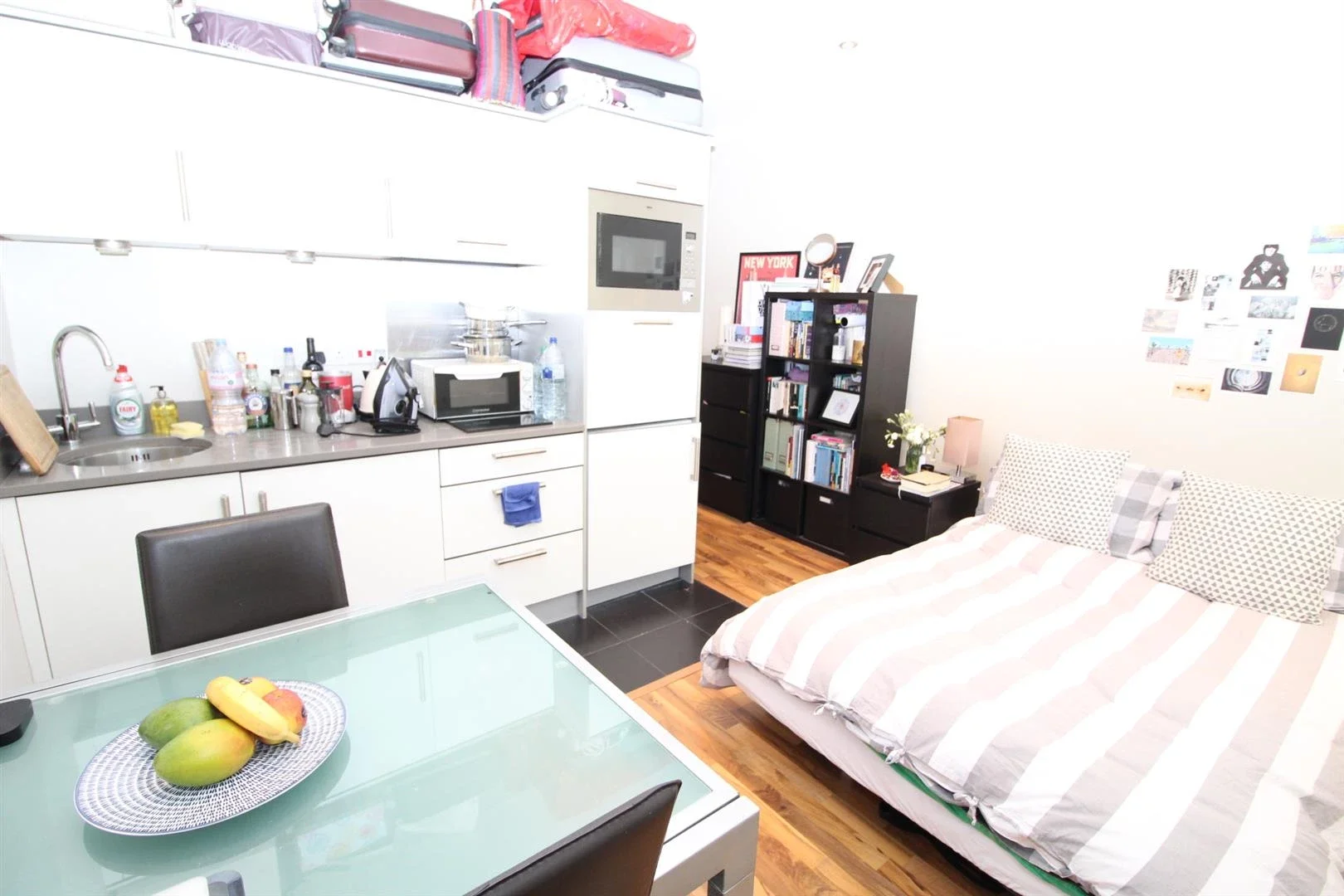 Room Queens Avenue in Greater London