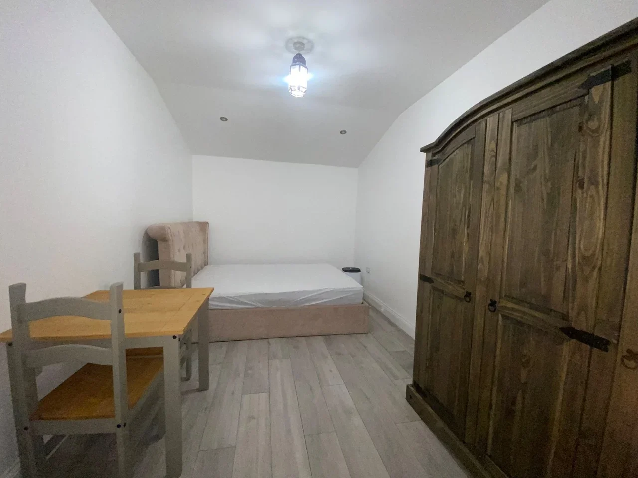 Room Denham Way in Greater London