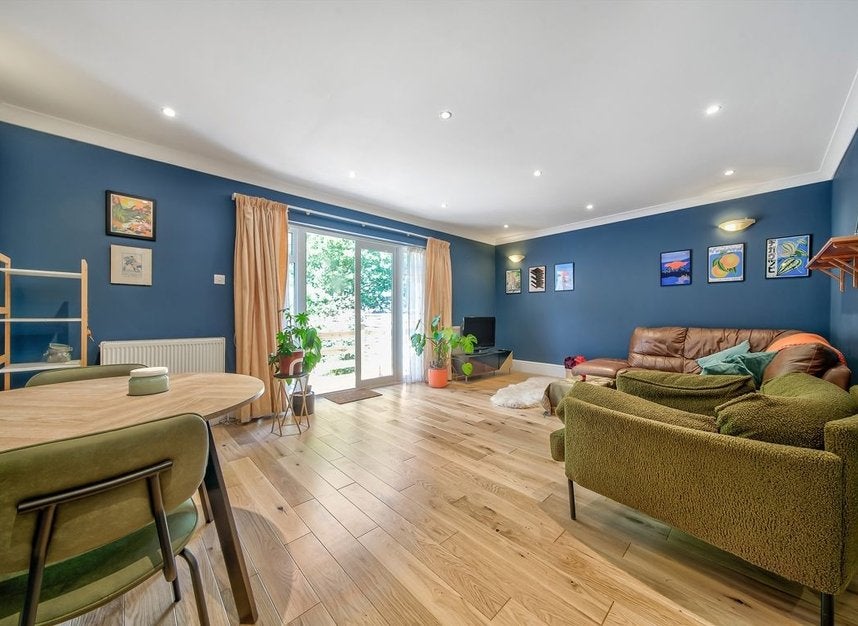 Flat All Souls Avenue in Greater London