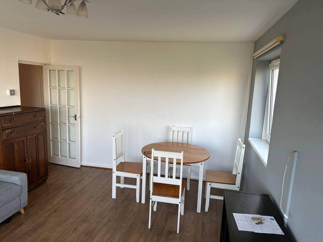 Flat Fitzhugh Grove in Greater London