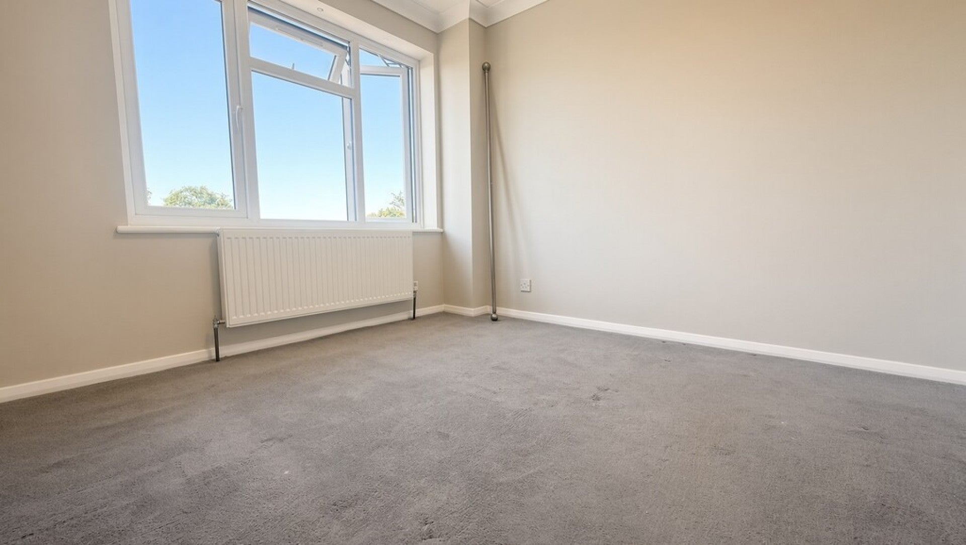 Flat Hetherington Road in Borough of Spelthorne