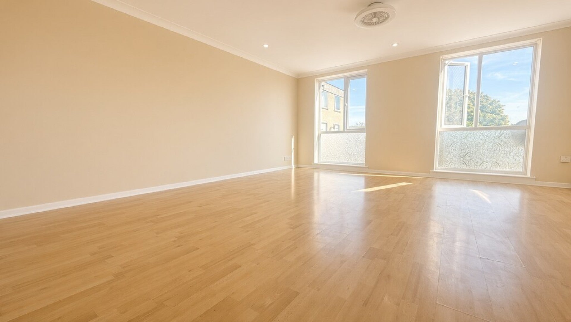 Flat Hetherington Road in Borough of Spelthorne