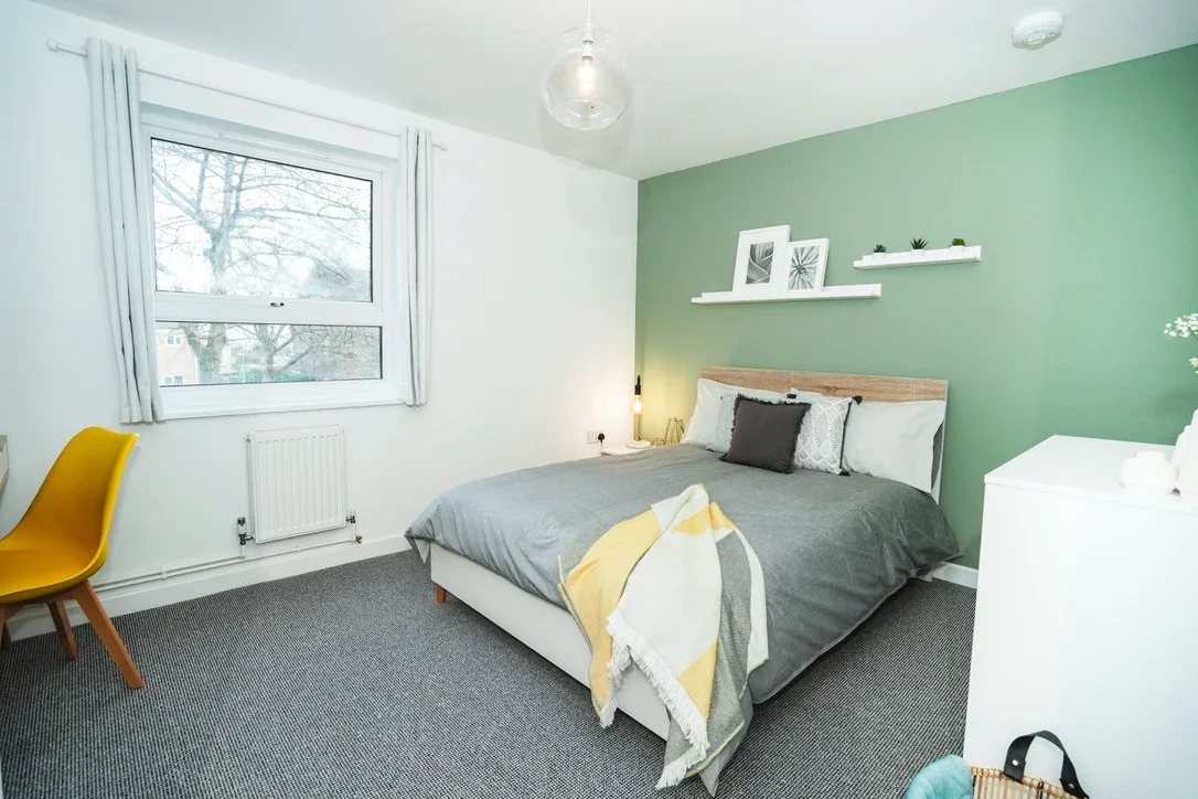 Room Randlay Avenue in Telford