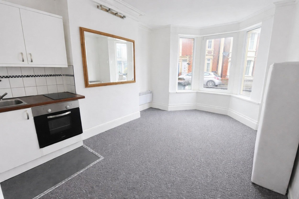 Room Kingston Road in Bristol