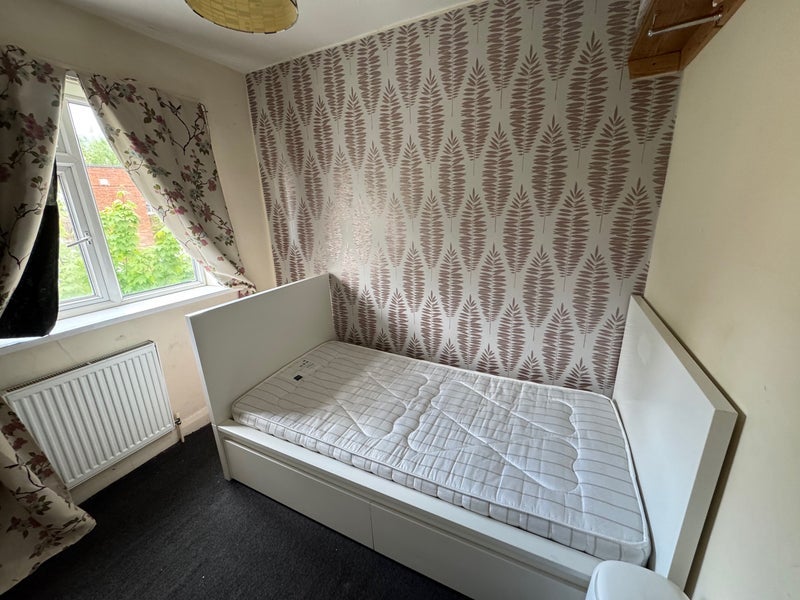 Room Midgley Terrace in Leeds