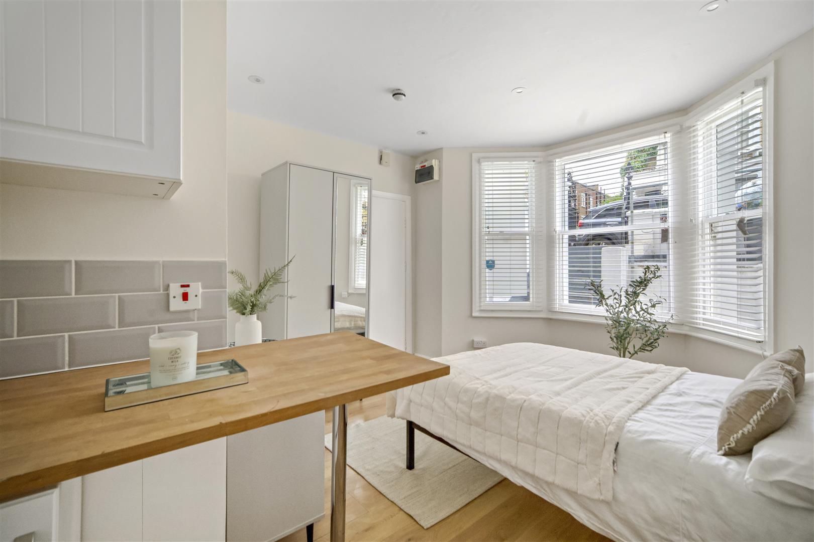 Flat Gunterstone Road in Greater London