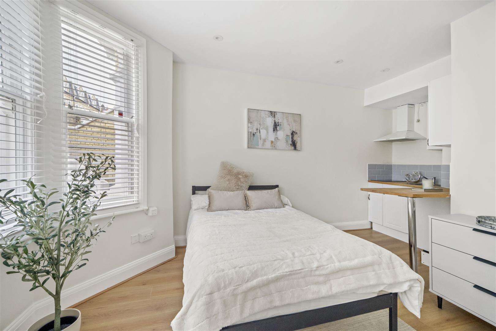 Flat Gunterstone Road in Greater London