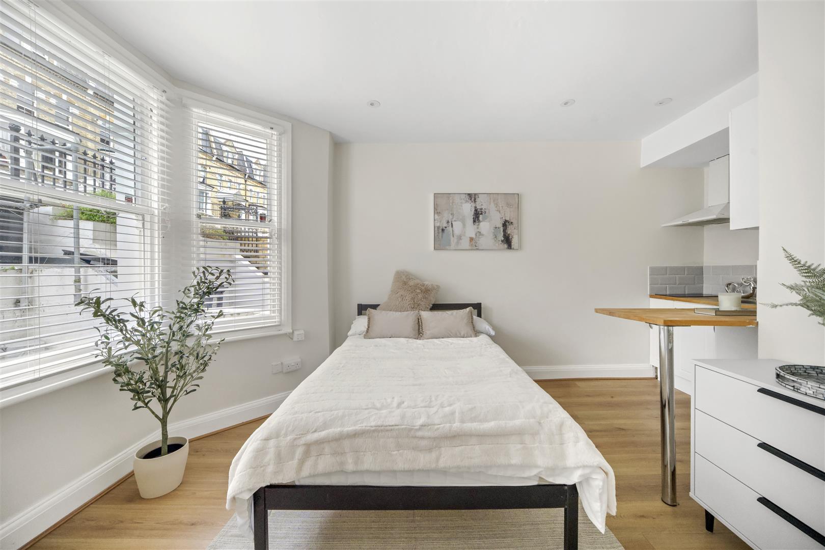 Flat Gunterstone Road in Greater London
