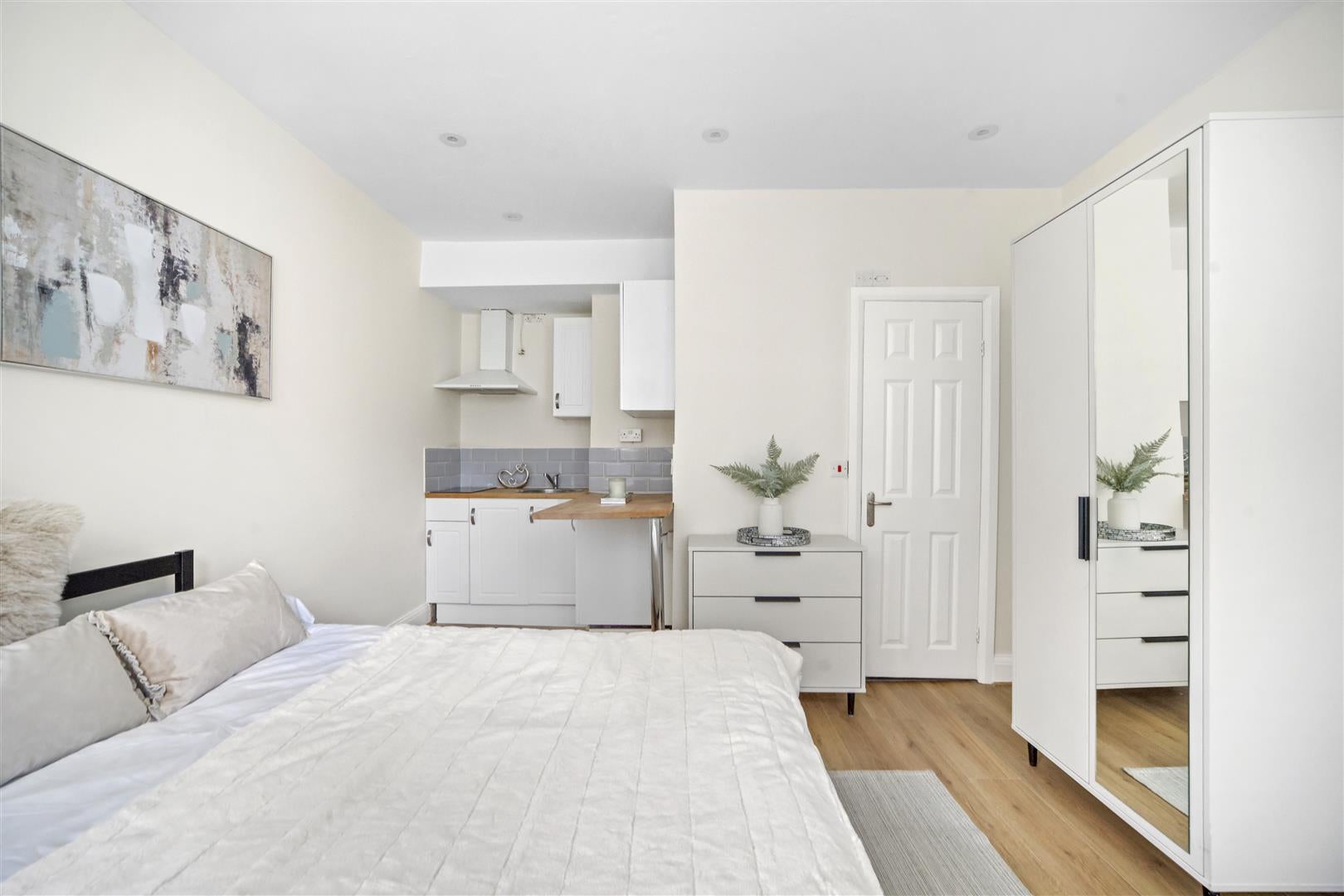 Flat Gunterstone Road in Greater London