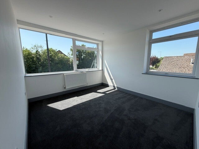Flat Larkfield Road in Tonbridge and Malling