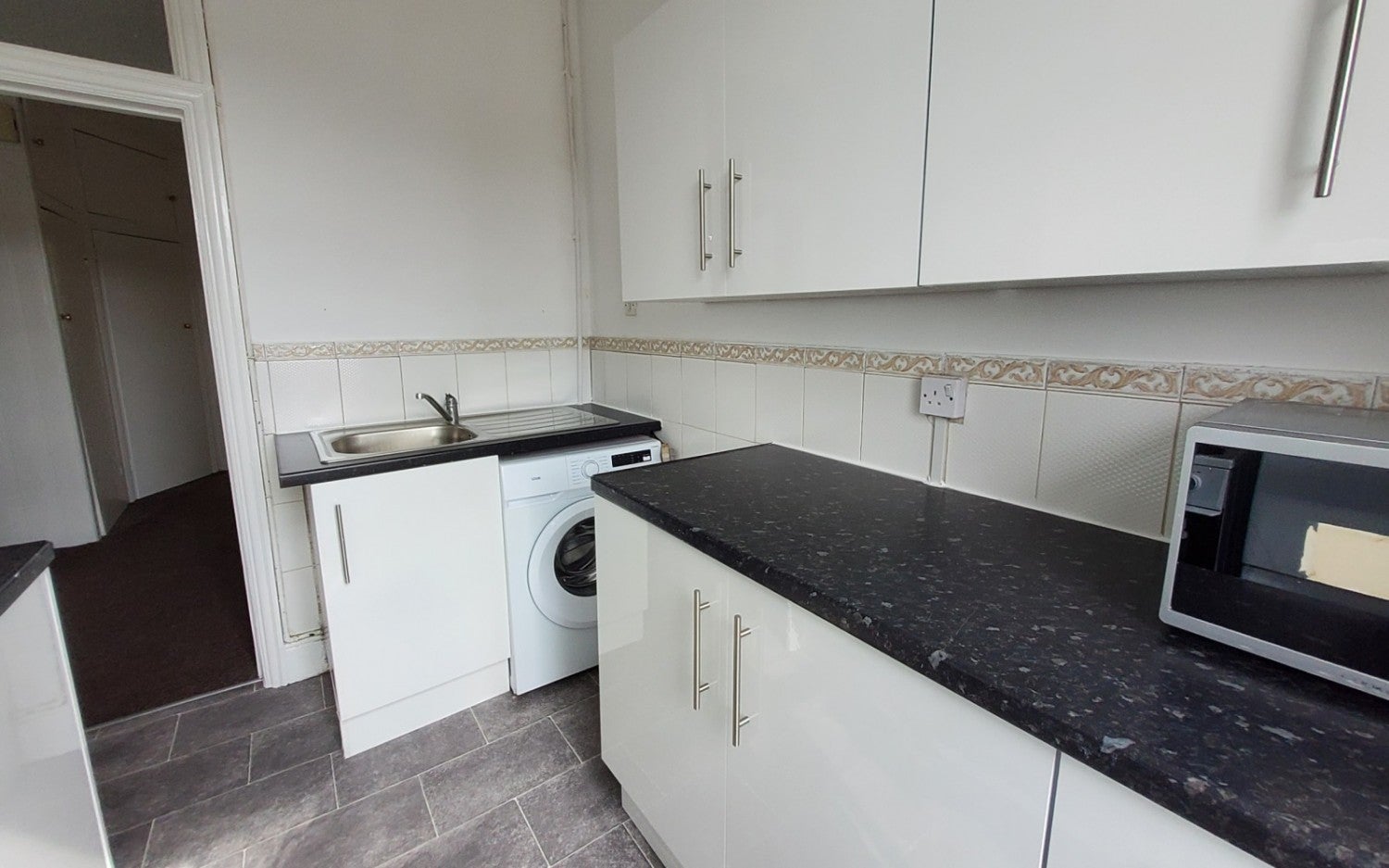 Flat Devonshire Road in Greater London