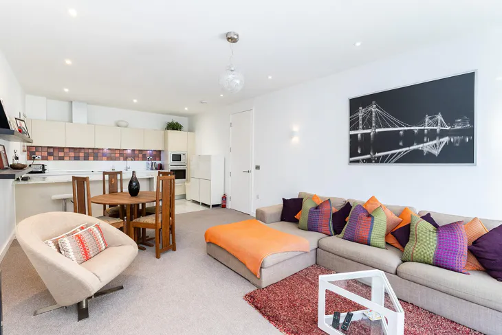 Flat Melliss Avenue in Greater London