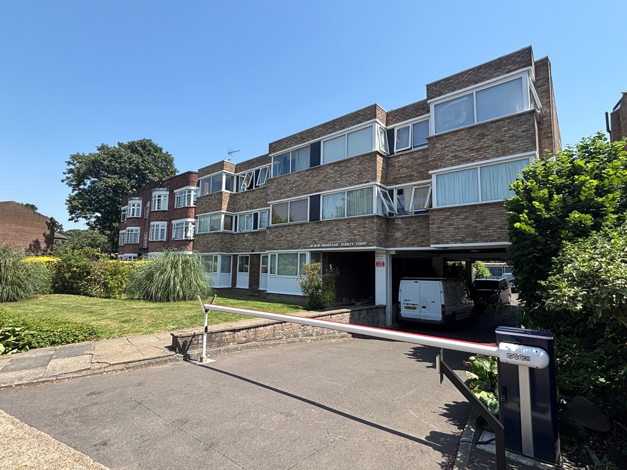 Flat Dudley Court in Greater London