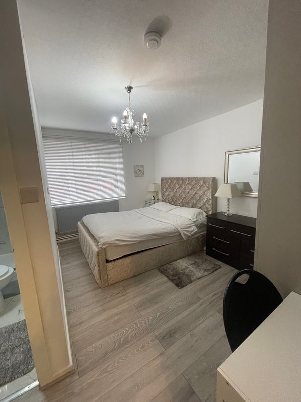 Room Monthope Road in Greater London