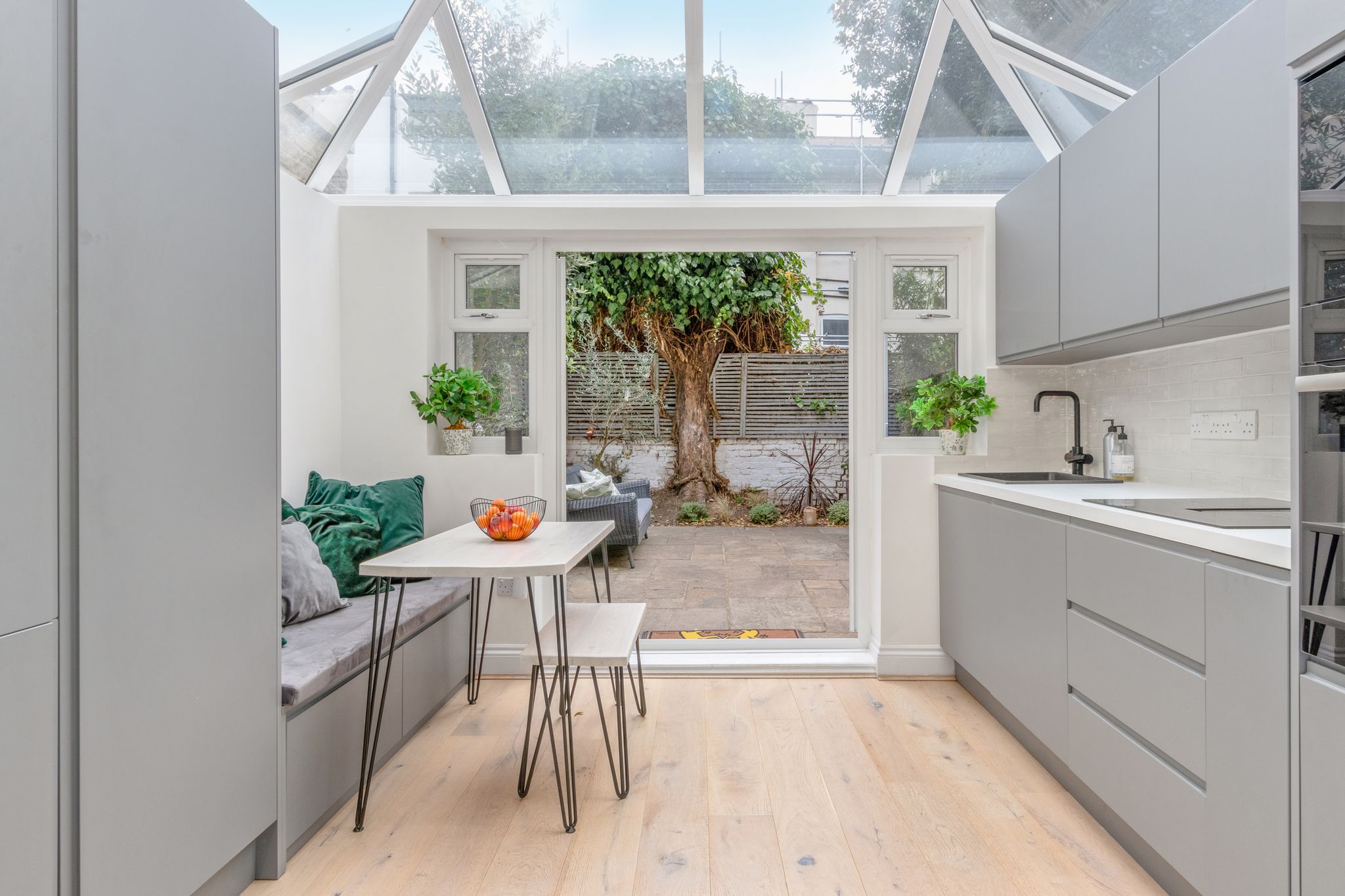 Flat Godolphin Road in Greater London