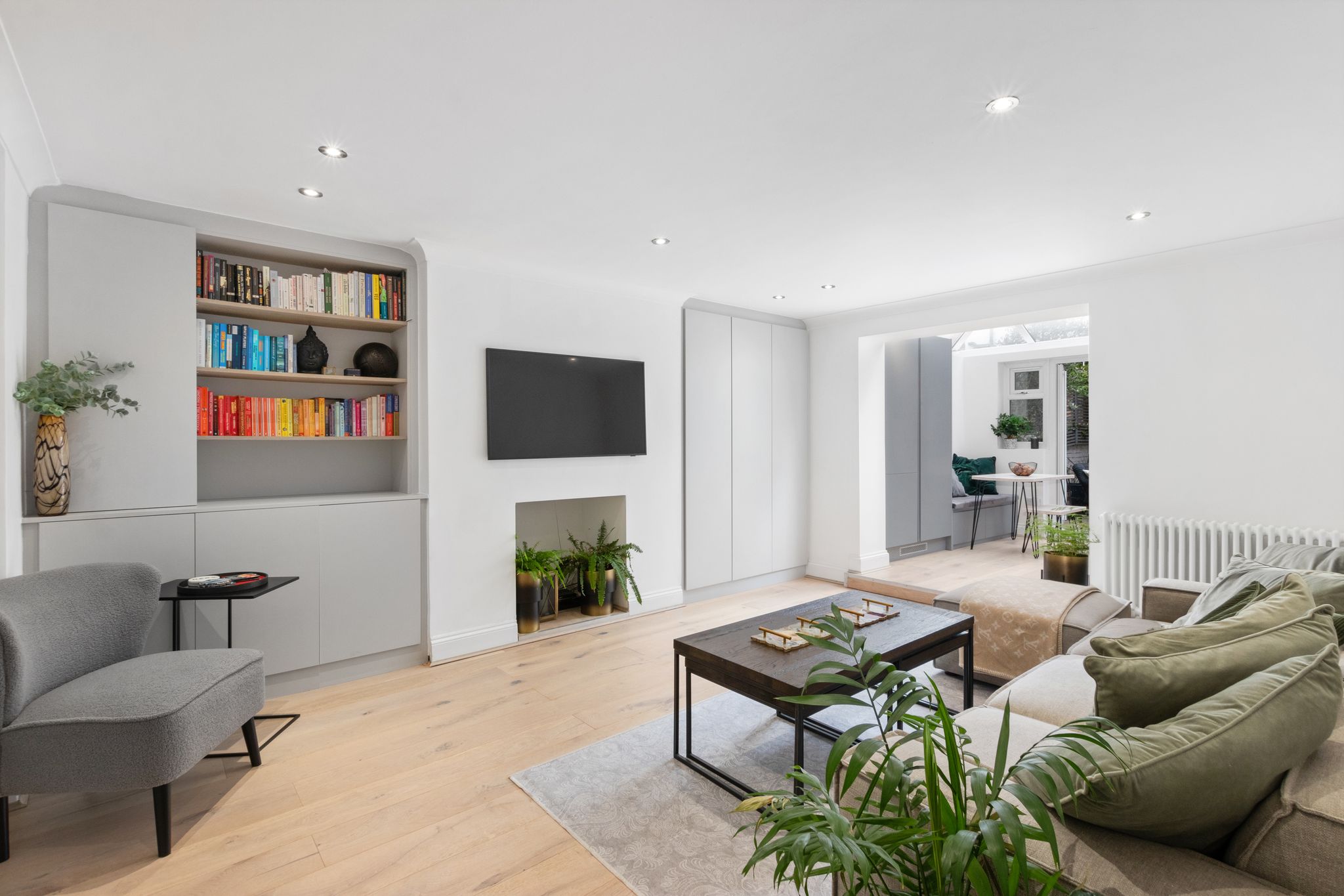 Flat Godolphin Road in Greater London