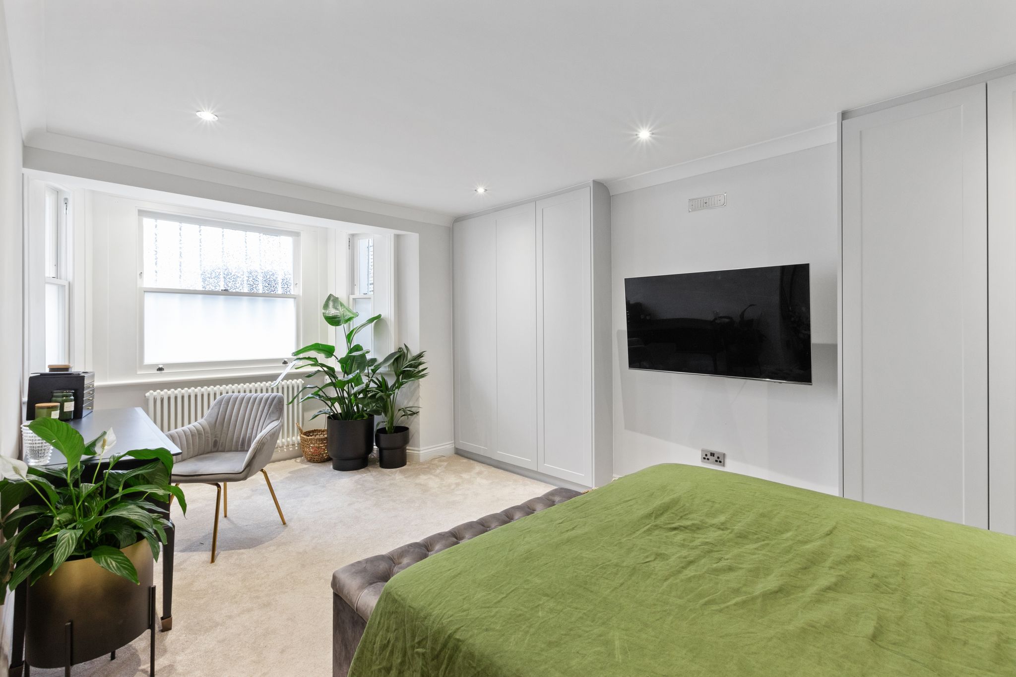 Flat Godolphin Road in Greater London