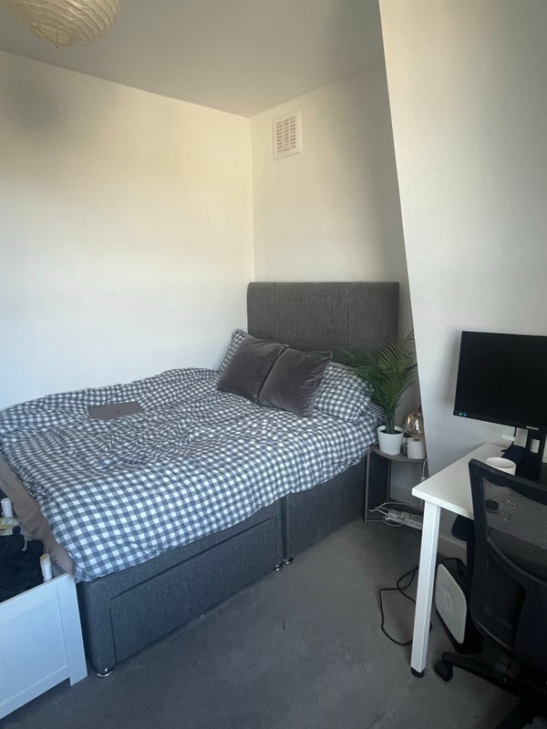 Room Essex Road in Greater London