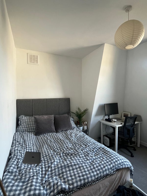 Room Essex Road in Greater London