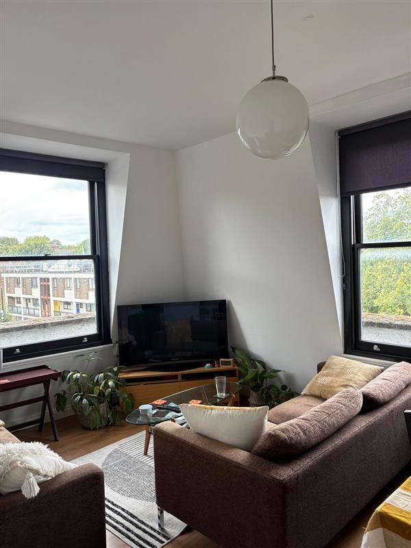 Room Essex Road in Greater London