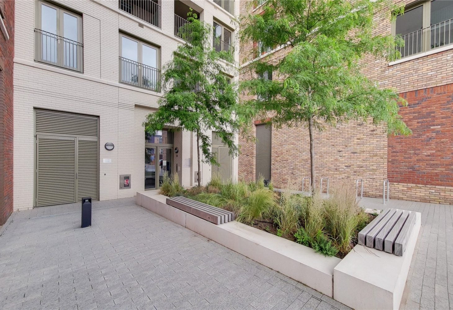 Flat Atlantis Avenue in Greater London