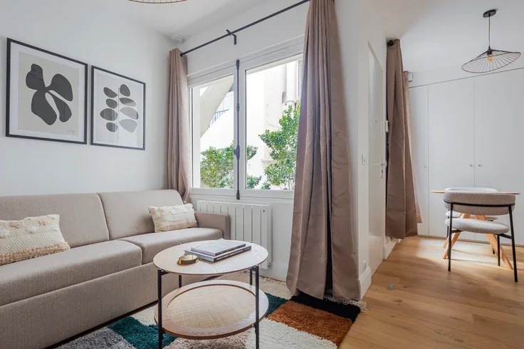 Flat Rue Paul Valéry in Paris
