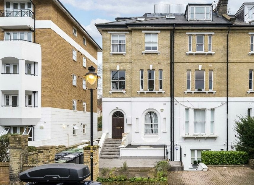 Flat Thurlow Road in Greater London