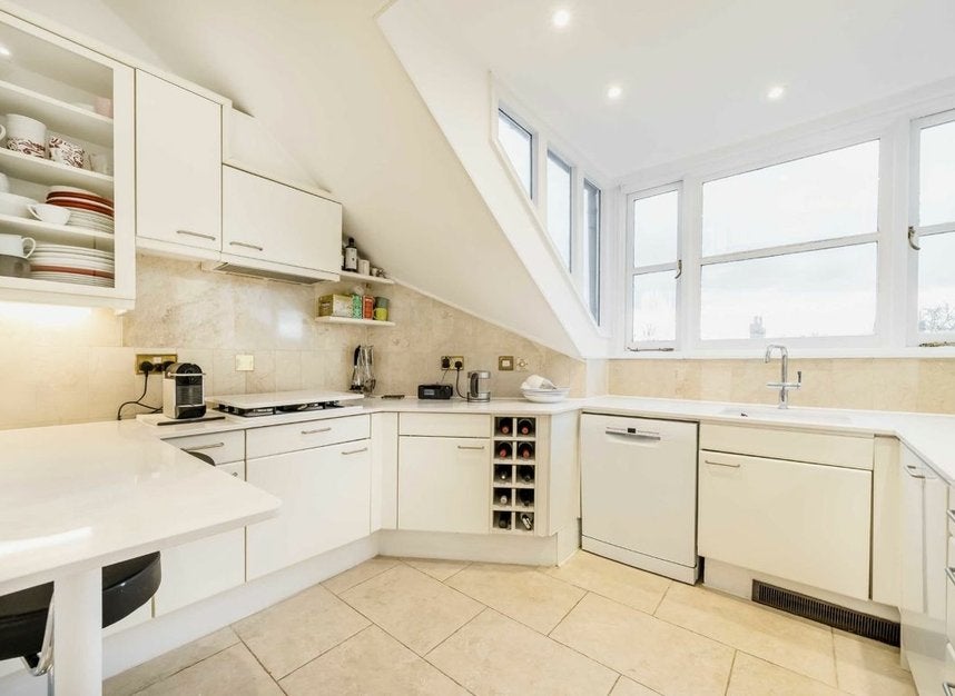 Flat Thurlow Road in Greater London