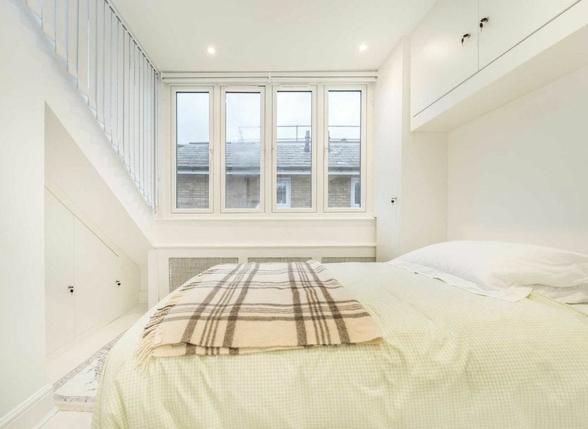 Flat Thurlow Road in Greater London