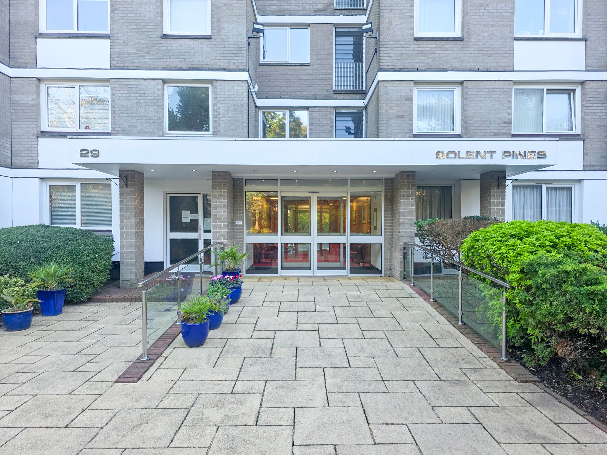 Flat Manor Road in Bournemouth