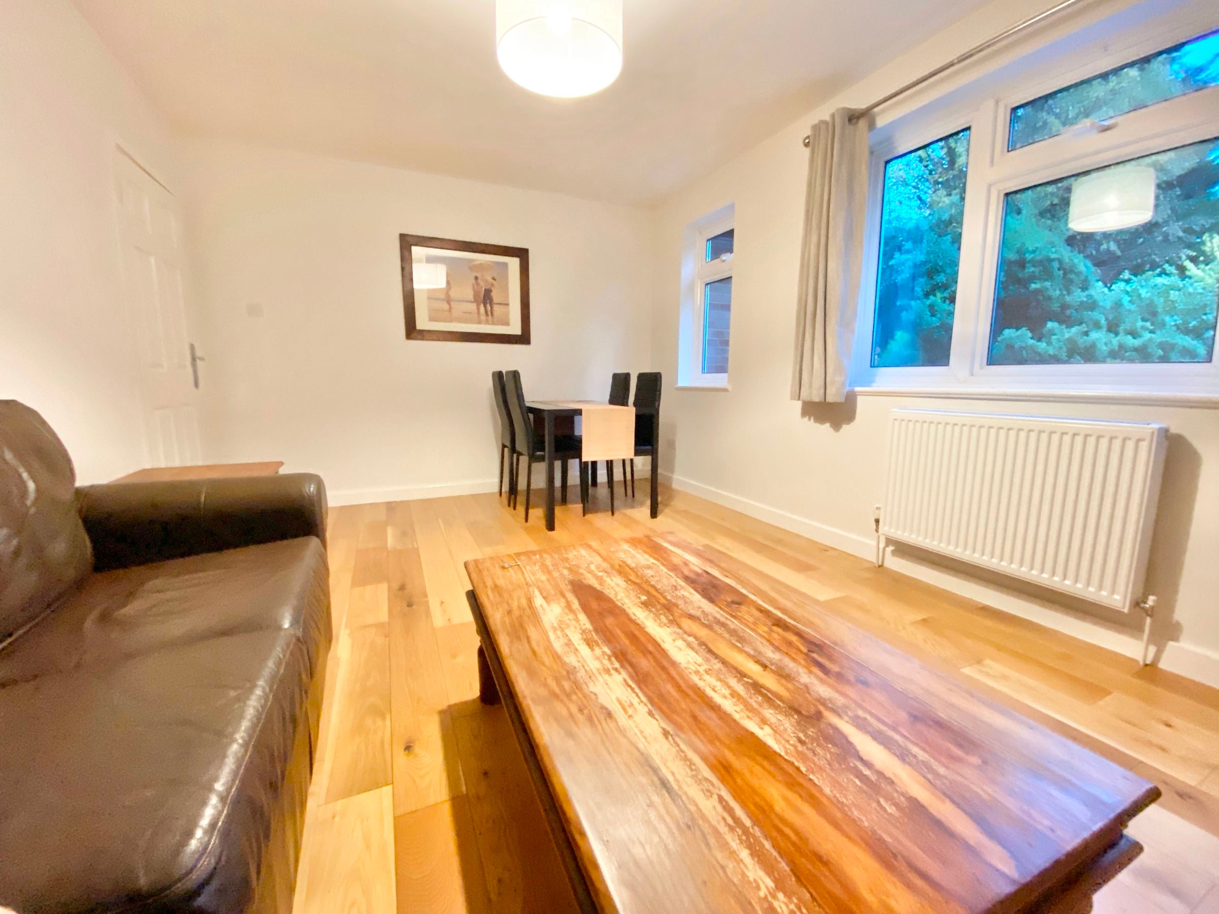 Flat Holden Road in Greater London