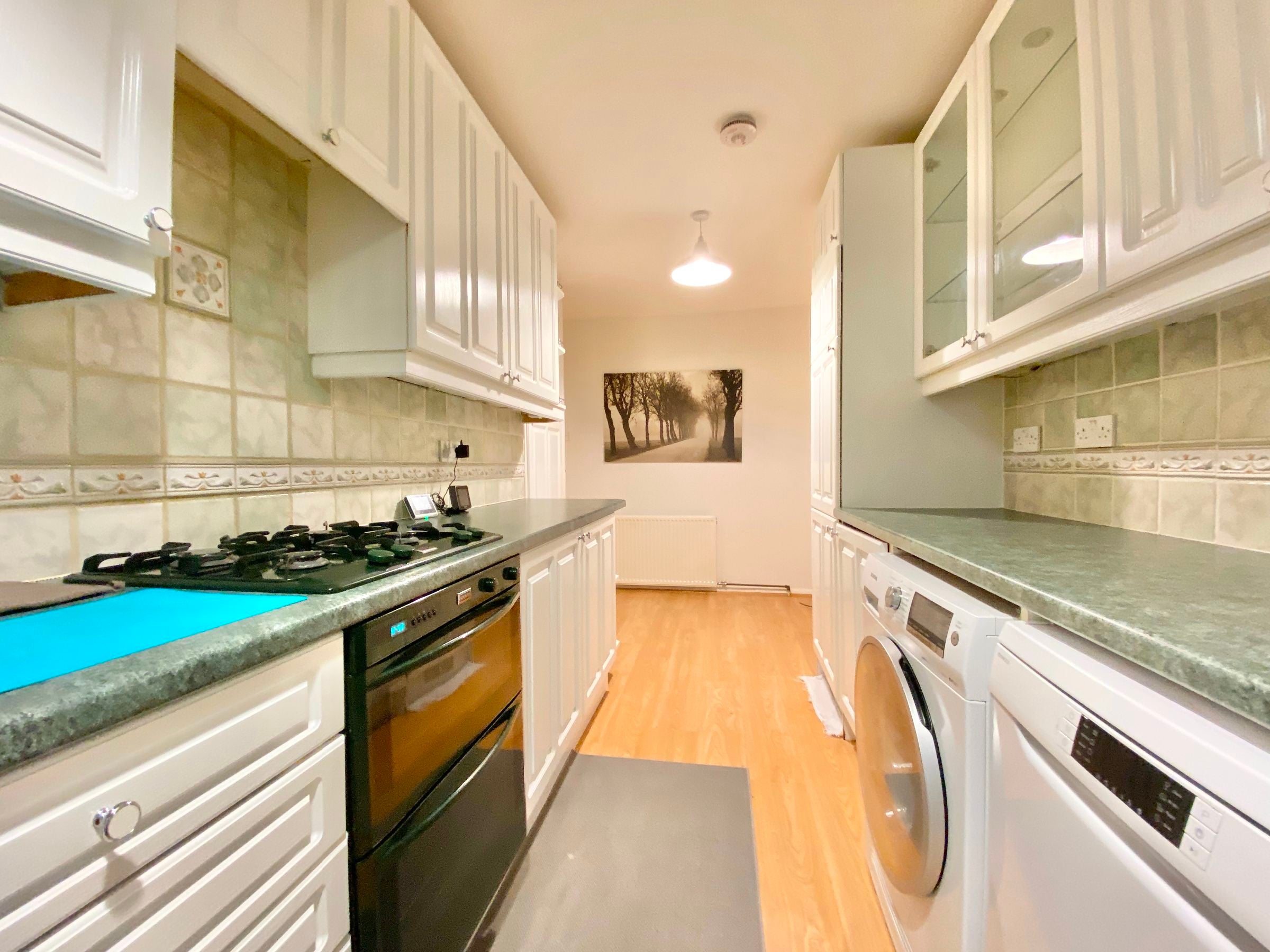 Flat Holden Road in Greater London
