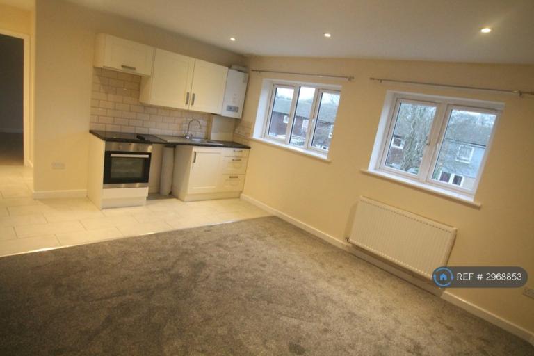 Flat Dore Close in Northampton