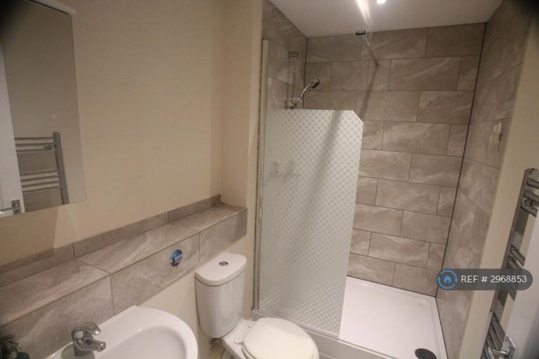 Flat Dore Close in Northampton