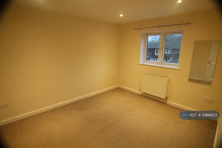 Flat Dore Close in Northampton