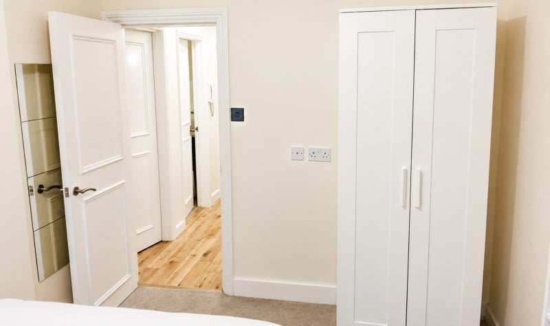 Room Earl's Court Road in Greater London