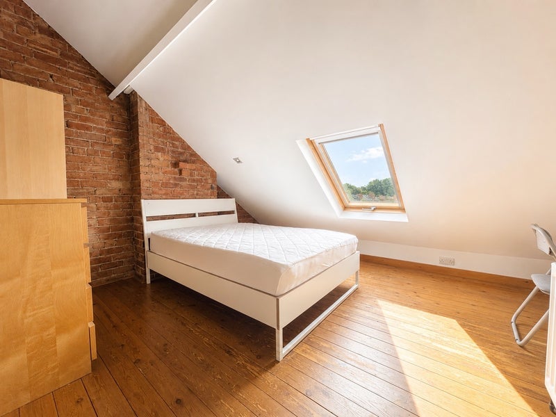 Room Colwick Road in Nottingham