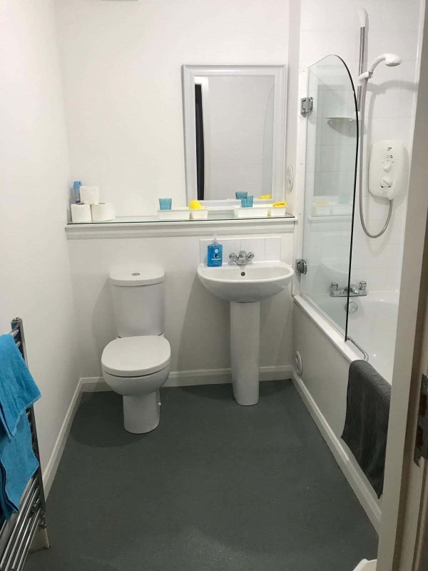 Room Dumbarton Road in Glasgow