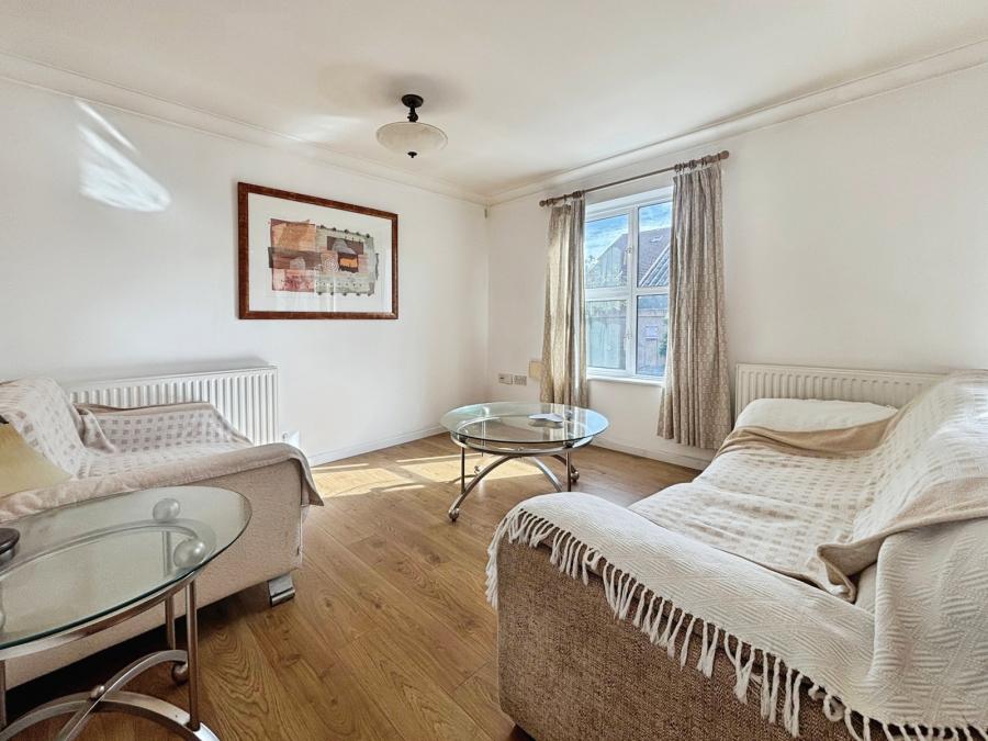 Flat Watlington Street in Reading
