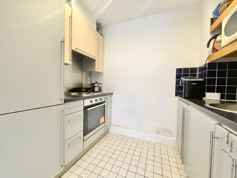 Flat Plumbers Row in Greater London
