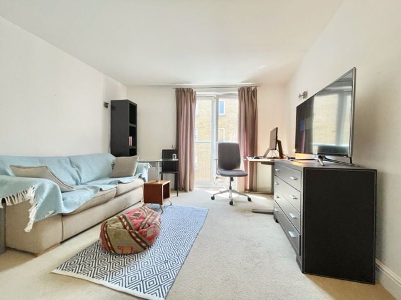 Flat Plumbers Row in Greater London