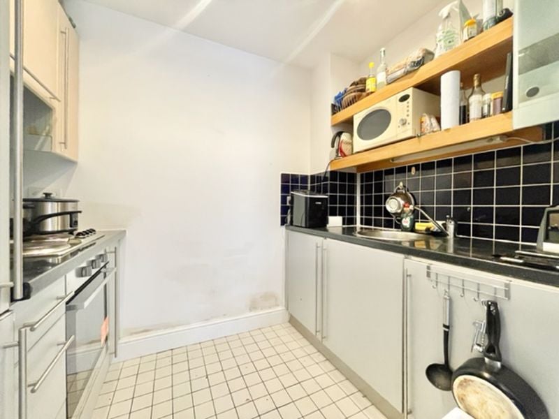 Flat Plumbers Row in Greater London