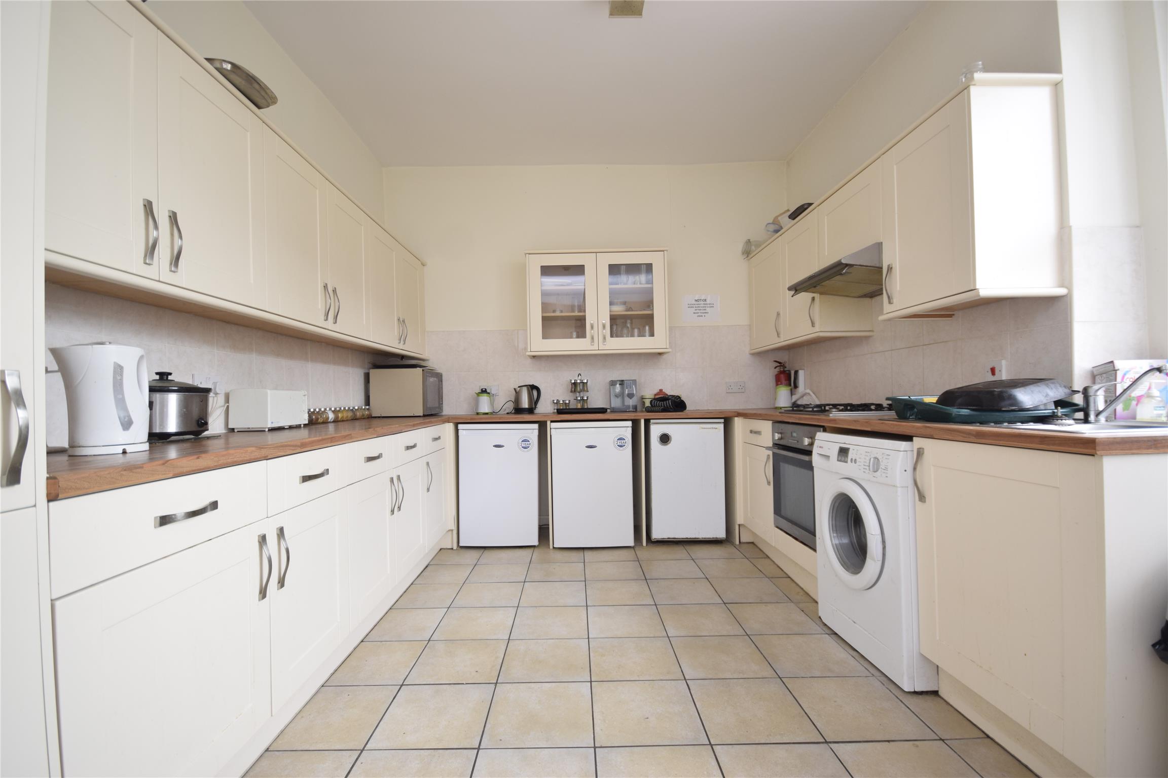 Flat Priory Road in Keynsham